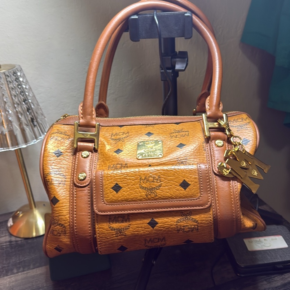 !!!!SOLD!!!! MCM Tan and Brown Satchel with Iconic Monogram - Picture 7 of 17